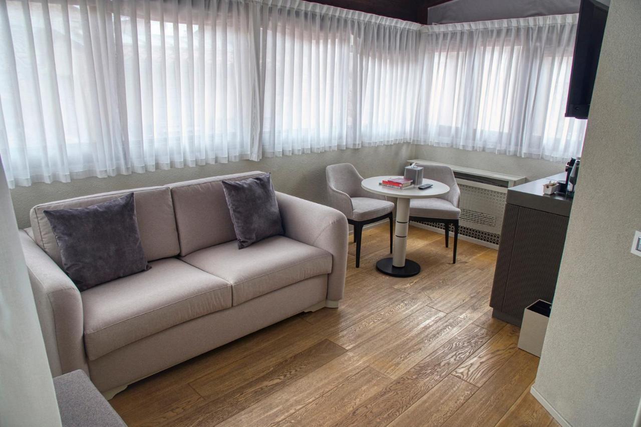 Отель Relais Balcone Di Giulietta Верона Экстерьер фото A living room in a micro apartment