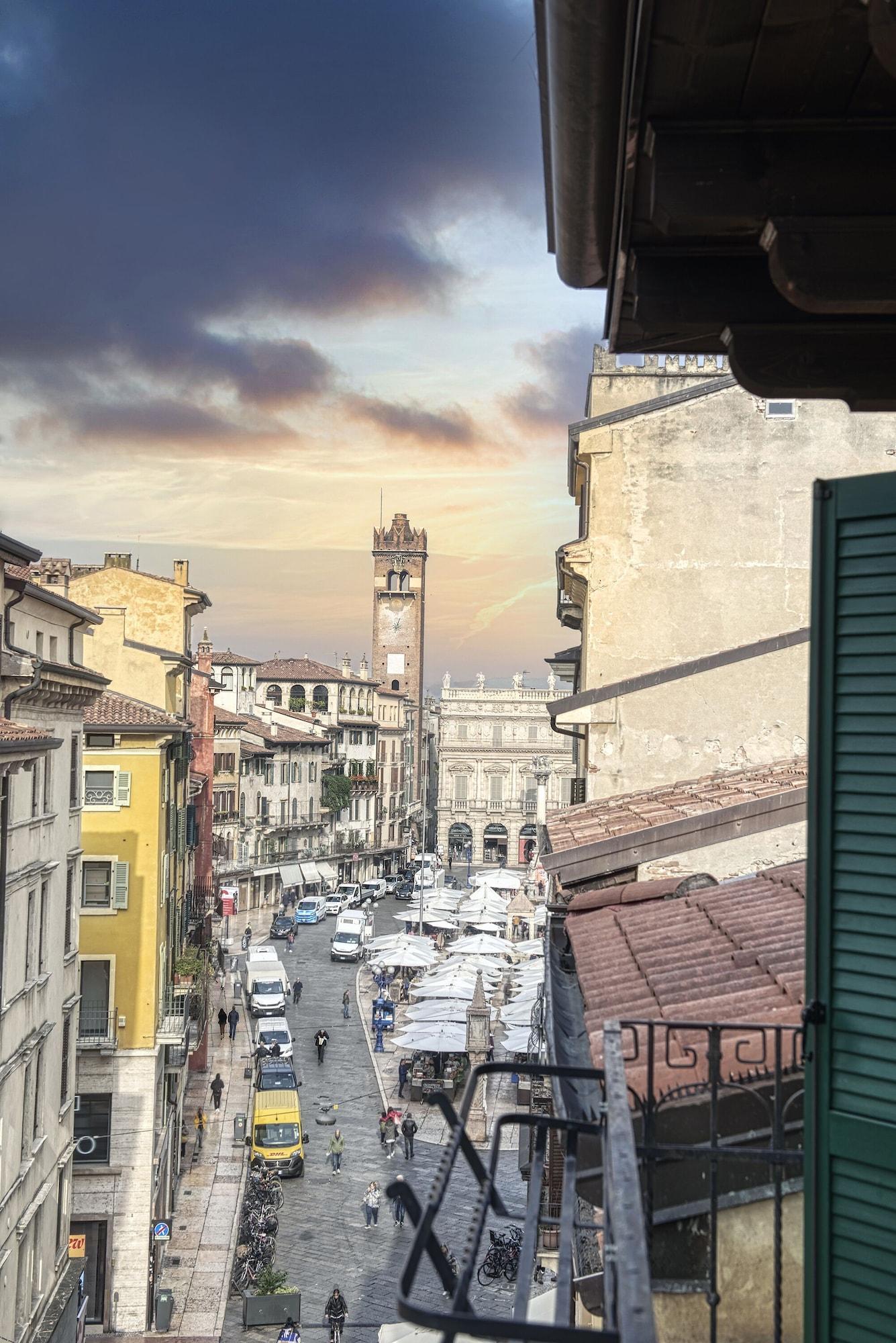 Отель Relais Balcone Di Giulietta Верона Экстерьер фото The Piazza del Mercato